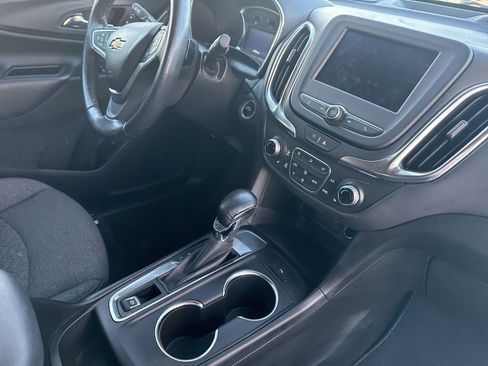 Used 2022 Chevrolet Equinox LT w/ Driver Convenience Package image 32