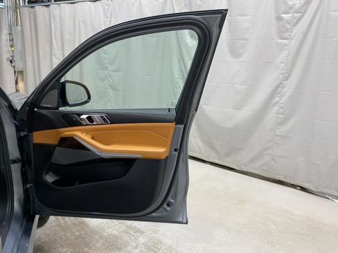 Certified 2024 BMW X7 xDrive40i w/ M Sport Package image 25