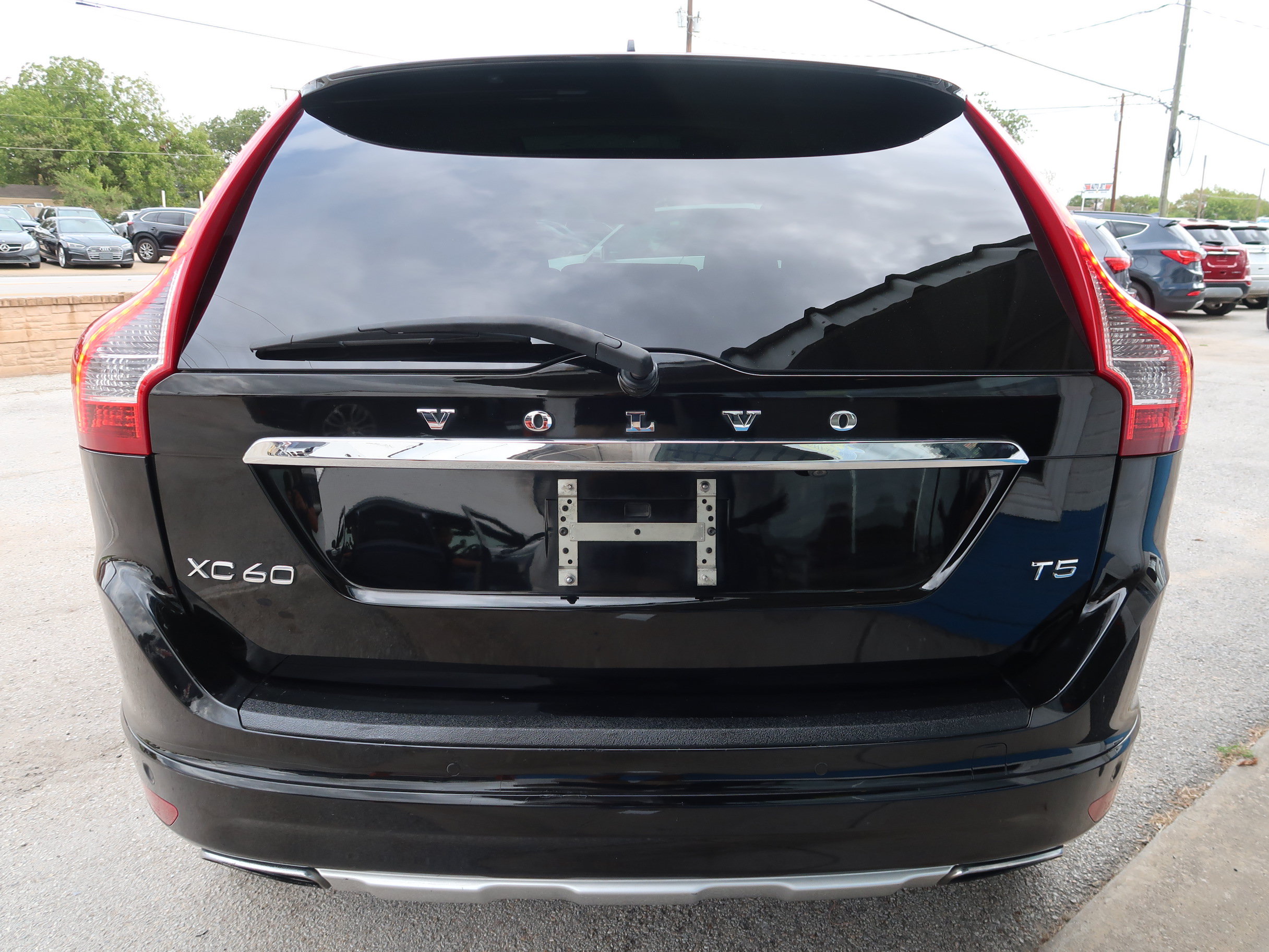Used 2015 Volvo XC60 T5 Premier w/ Proximity Package FWD image 10