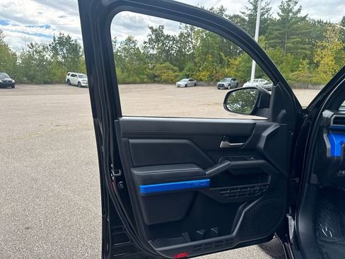 Used 2024 Toyota Tacoma TRD Off-Road image 27