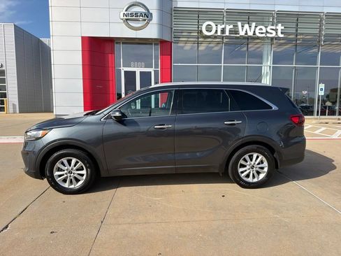 Used 2020 Kia Sorento LX w/ LX I4 Convenience Package FWD image 2
