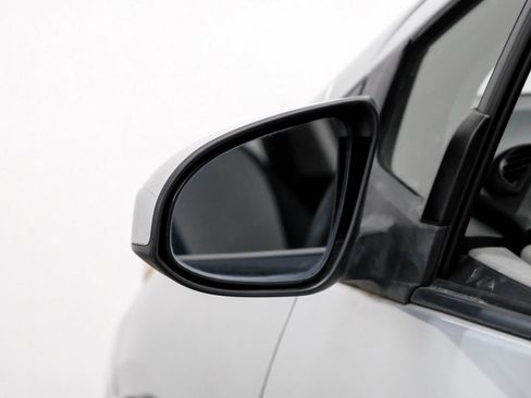 Used 2014 Toyota Yaris LE image 36