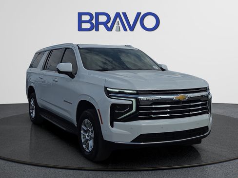 Used 2025 Chevrolet Suburban LT AWD/4WD image 6
