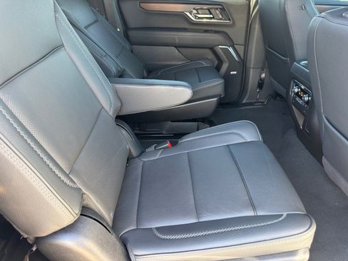 Used 2025 GMC Yukon XL Denali image 11