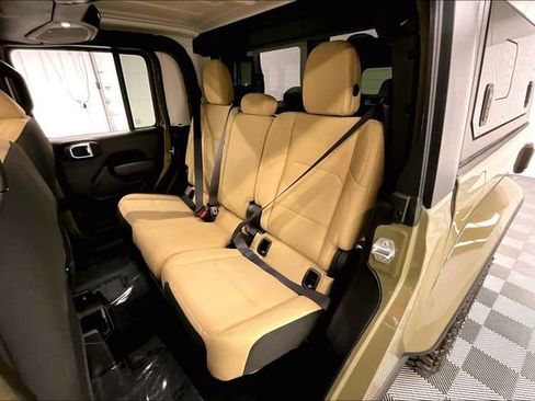 Used 2026 Jeep Gladiator Willys AWD/4WD image 24