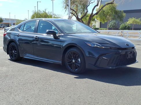 Used 2026 Toyota Camry SE FWD image 7