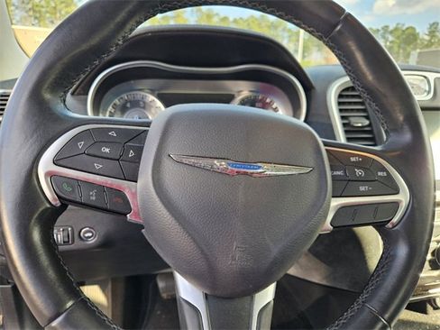 Used 2016 Chrysler 300 Limited image 10