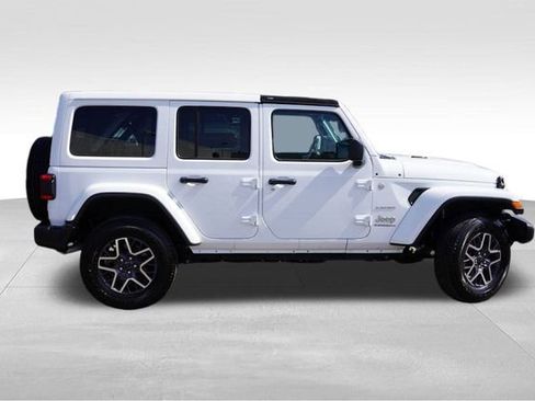 Used 2024 Jeep Wrangler Sahara image 3