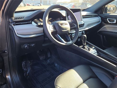 Used 2024 Jeep Compass Limited image 25