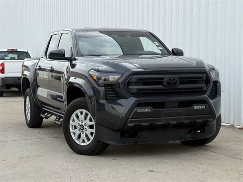 Used 2025 Toyota Tacoma SR5 image 2
