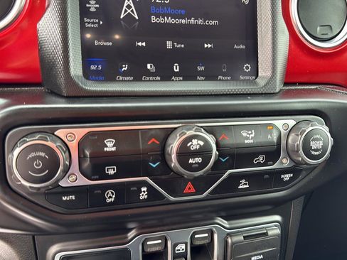 Used 2022 Jeep Wrangler Unlimited Rubicon AWD/4WD image 27