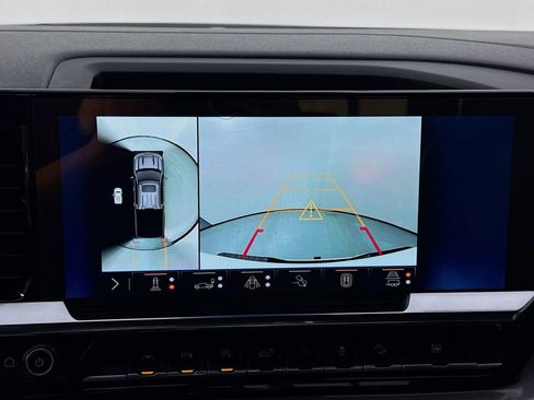 Used 2024 Chevrolet Silverado 1500 High Country w/ Technology Package image 14