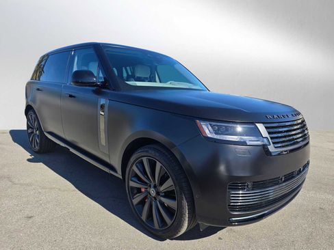 Used 2025 Land Rover Range Rover SV image 7