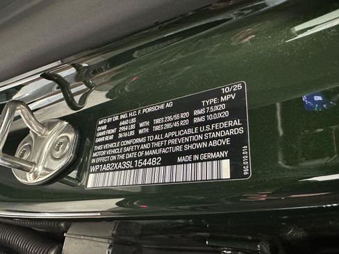 Certified 2025 Porsche Macan 4S Electric AWD/4WD image 18