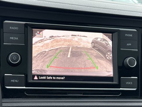 Certified 2024 Volkswagen Jetta SE w/ Panoramic Sunroof Package image 20