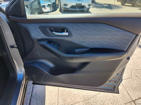 Used 2021 Nissan Rogue SV FWD image 18