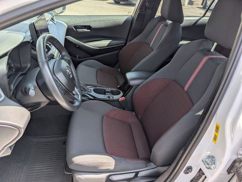 Used 2024 Toyota Corolla SE FWD image 2