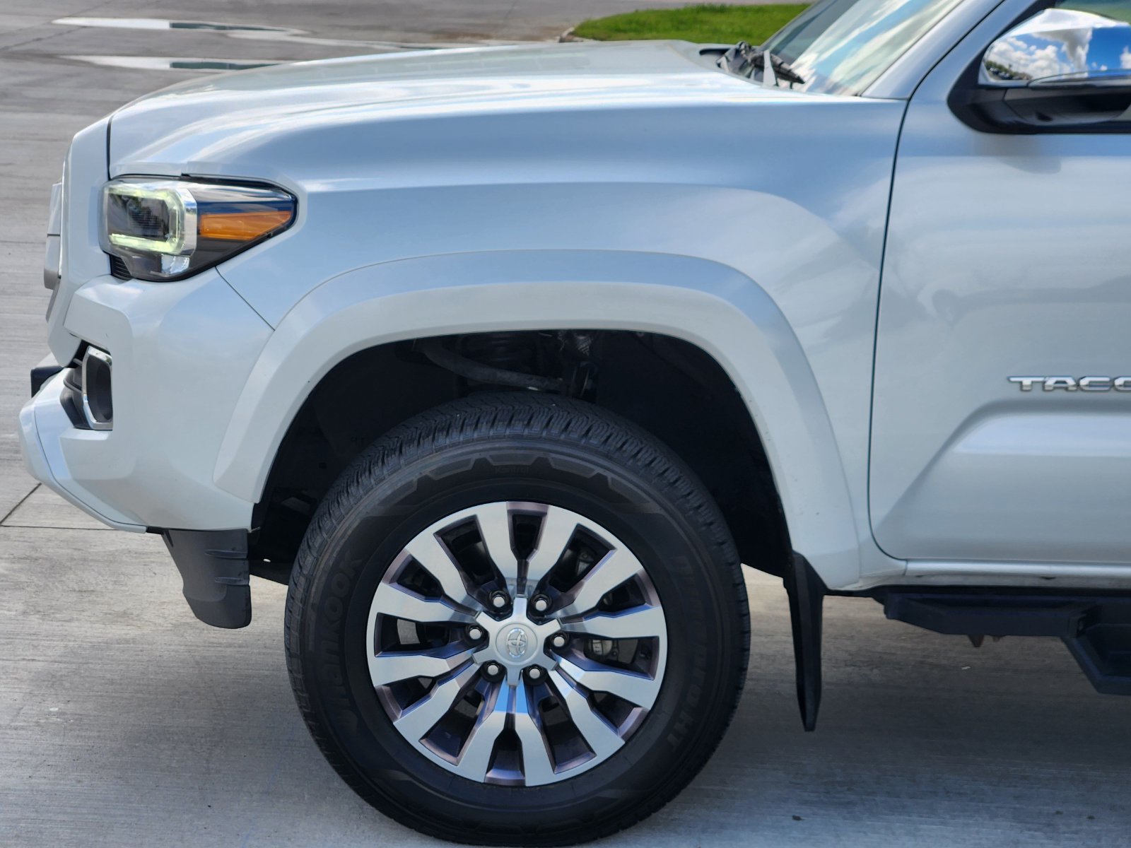 Used 2021 Toyota Tacoma Limited AWD/4WD image 11