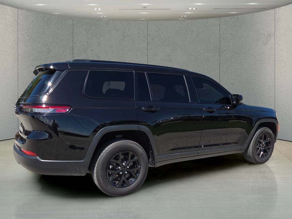 Used 2024 Jeep Grand Cherokee L Altitude AWD/4WD image 4