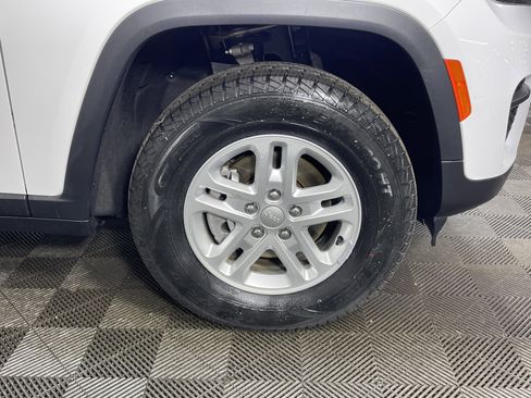 Used 2023 Jeep Grand Cherokee Laredo w/ Luxury Tech Group I image 7