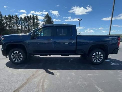 Used 2021 Chevrolet Silverado 2500 Custom w/ Custom Value Package AWD/4WD image 5