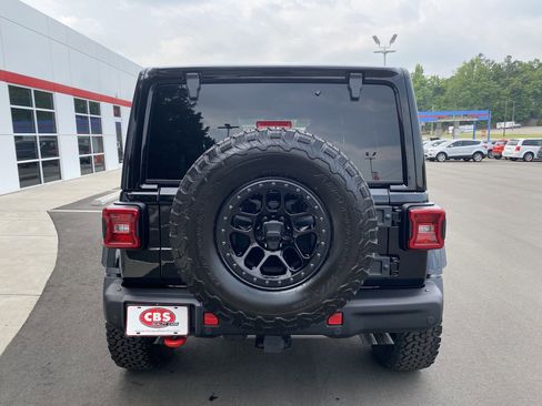 Used 2022 Jeep Wrangler Unlimited Rubicon w/ Xtreme Recon 35" Tire Package image 5