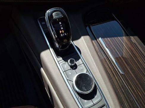Used 2022 Cadillac Escalade Premium Luxury AWD/4WD image 13