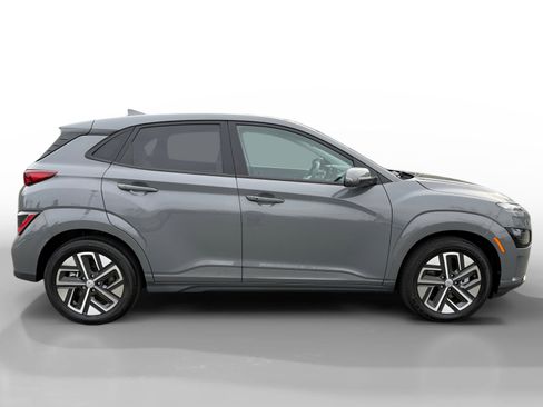 Used 2023 Hyundai Kona SE image 6