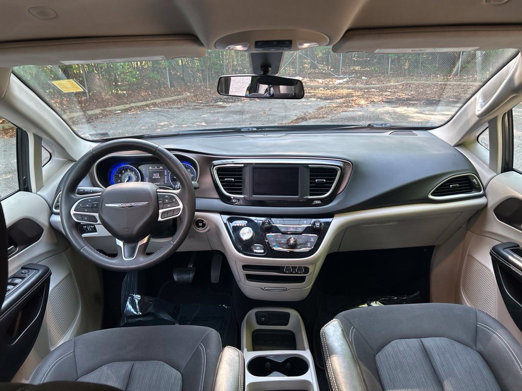 Used 2022 Chrysler Voyager LX FWD image 26