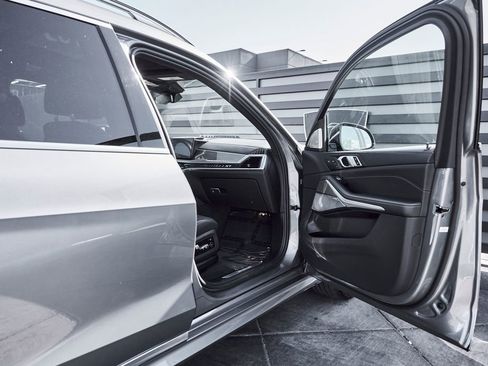 Used 2024 BMW ALPINA XB7 AWD/4WD image 23