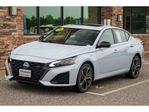 Used 2023 Nissan Altima 2.5 SR w/ SR Premium Package AWD/4WD image 7