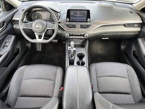 Certified 2025 Nissan Altima 2.5 SV FWD image 18