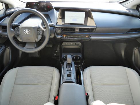 Used 2024 Toyota Prius XLE image 10