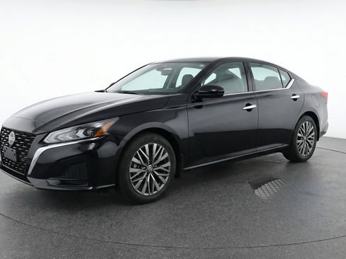 Used 2025 Nissan Altima 2.5 SV image 3