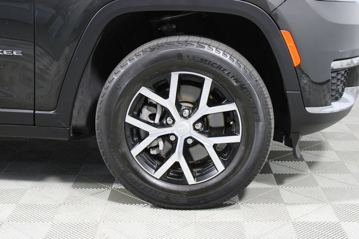 Used 2023 Jeep Grand Cherokee L Limited w/ Luxury Tech Group II RWD image 41