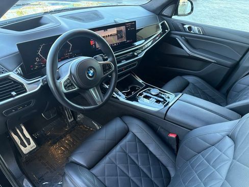 Used 2024 BMW X7 xDrive40i w/ M Sport Package AWD/4WD image 10