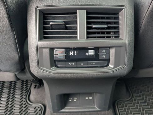 Used 2021 Volkswagen Atlas SE image 37