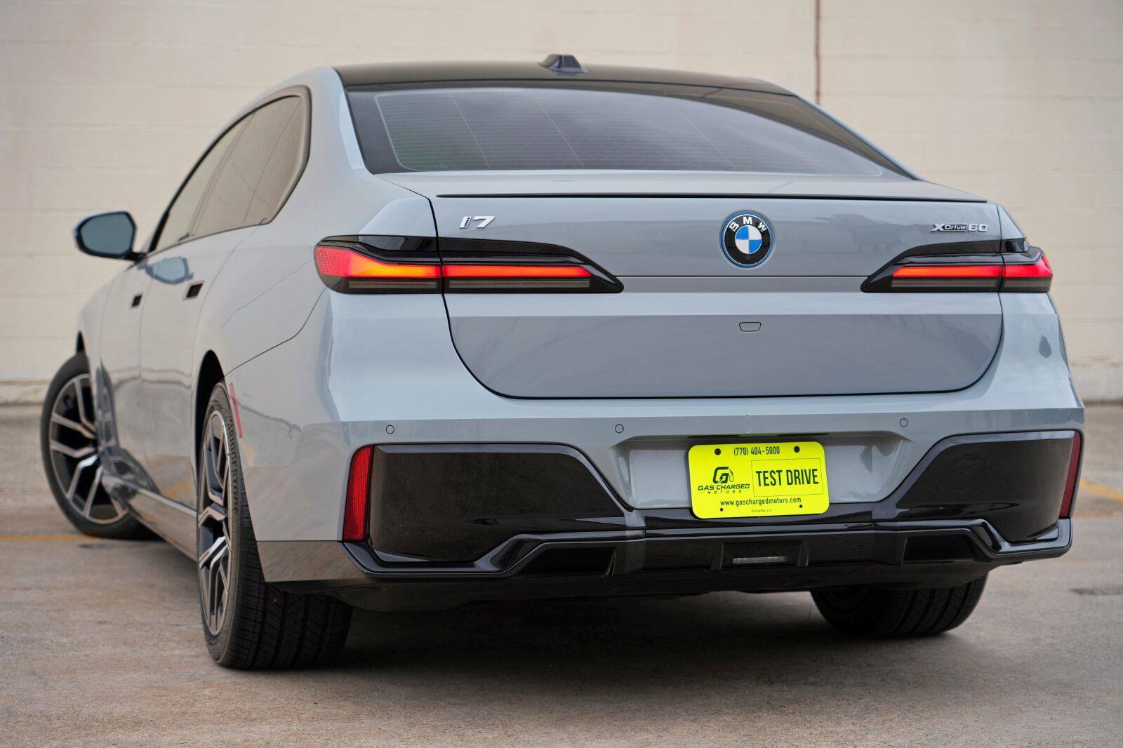 Used 2023 BMW i7 xDrive60 w/ Parking Assistance Package AWD/4WD image 6