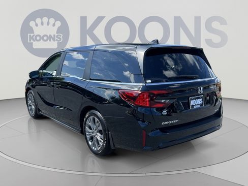 Used 2025 Honda Odyssey Touring image 4