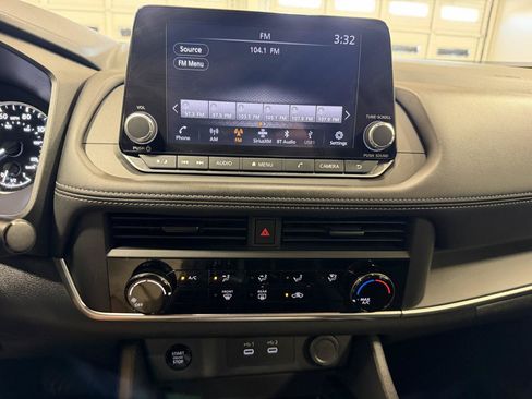 Used 2024 Nissan Rogue S AWD/4WD image 18