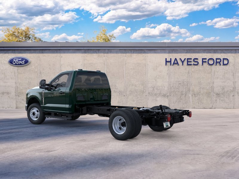 New 2025 Ford F350 4x4 Regular Cab DRW Super Duty image 4