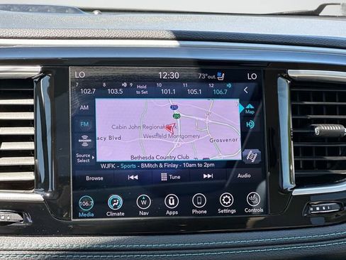 Used 2020 Chrysler Pacifica Limited w/ Advanced Safetytec Group FWD image 3