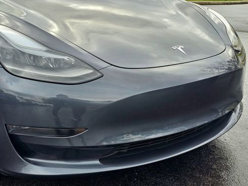 Used 2023 Tesla Model 3 Standard Range image 3