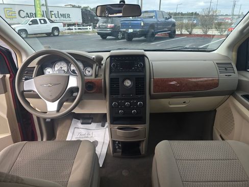 Used 2008 Chrysler Town & Country LX image 15