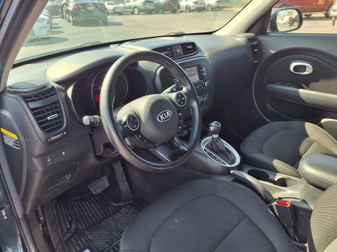 Used 2017 Kia Soul + image 11