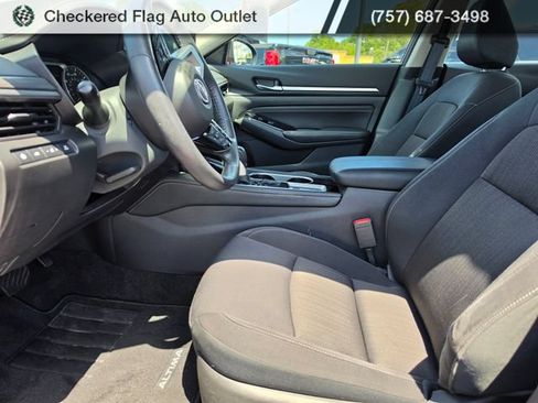 Used 2023 Nissan Altima 2.5 SV w/ SV Premium Package FWD image 15