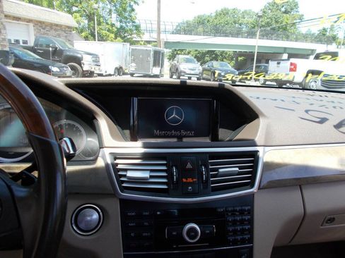 Used 2010 Mercedes-Benz E 350 4MATIC Sedan image 13