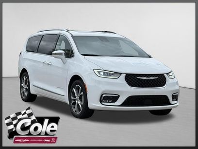 Used 2024 Chrysler Pacifica Pinnacle