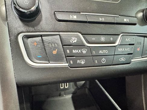 Used 2019 Ford Fusion SEL FWD image 21