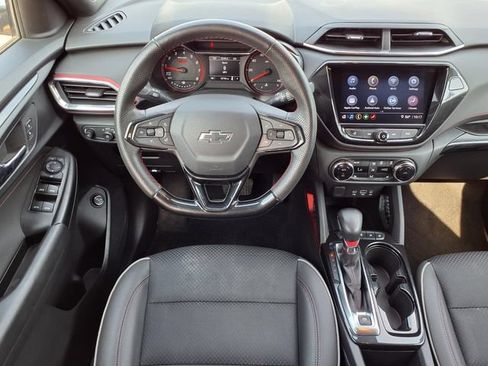Used 2023 Chevrolet TrailBlazer RS w/ Sun and Liftgate Package FWD image 6